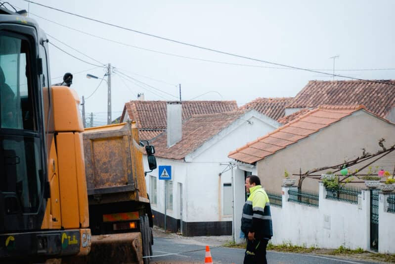 Ouvriers sur chantier de terrassement